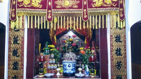 Bức tranh thờ của dòng họ Phạm Đình